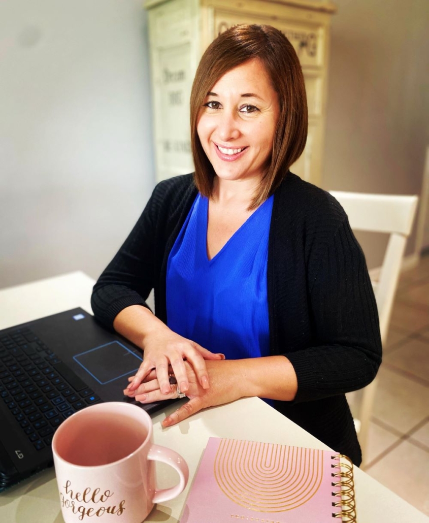Alexis, an online life coach at True You Always smiling at desk. Working with a life coach can help empower you. Whether you need self-love, authenticity, or pain management, life coaching can help. Begin online life coaching in Texas, Florida, nationally, or internationally for continued support!