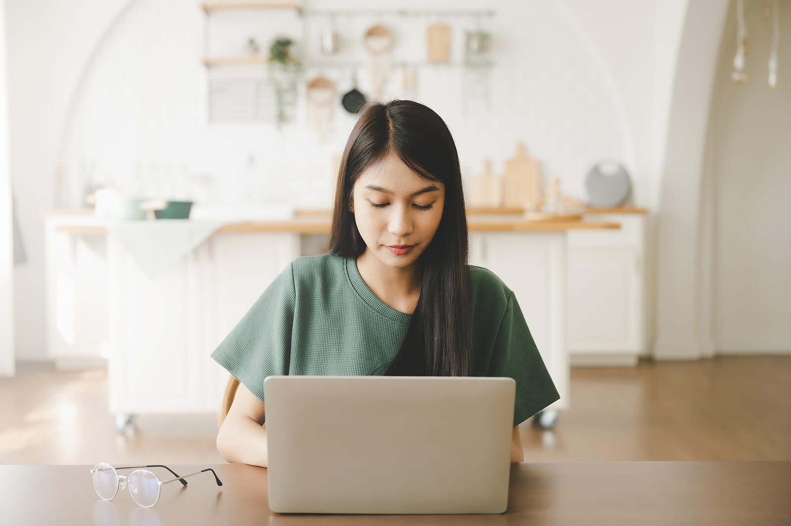Woman on laptop. If you’re looking for online clinical supervision in Florida, we can help. We offer social work supervision and counseling supervision for those in need. Call now and let us support your growth.