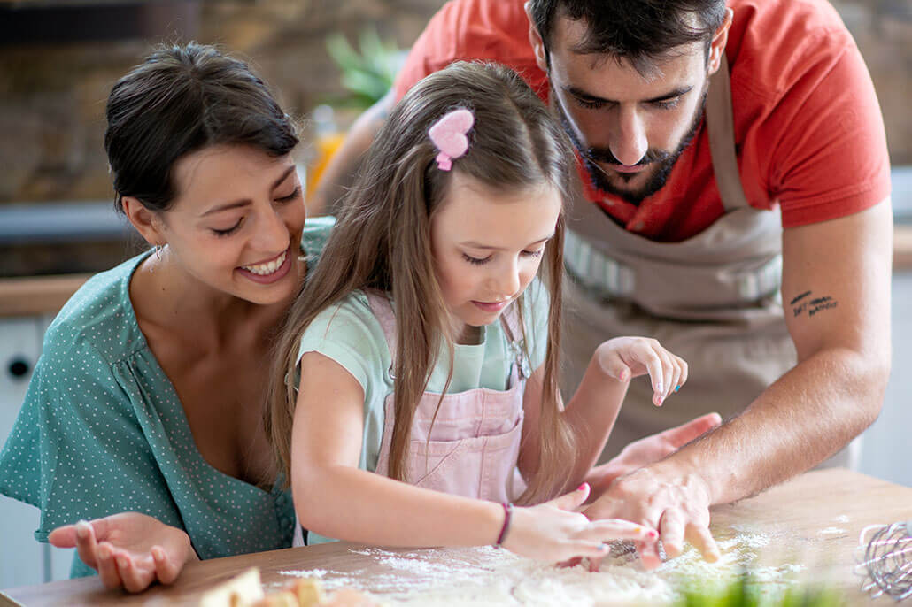Family baking together | therapy for children in Florida | therapy for children in Brevard County, FL | child therapist | therapist for children | parent coaching | Indialantic 32903 | Windermere 34786 | Weston 33331